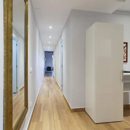 Bright & Spacious Family Flat In Apartment