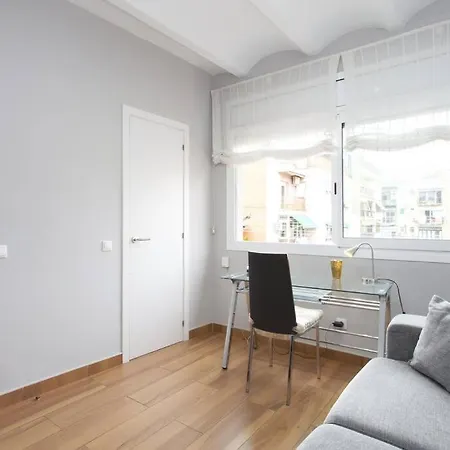 Bright & Spacious Family Flat In Barcelona