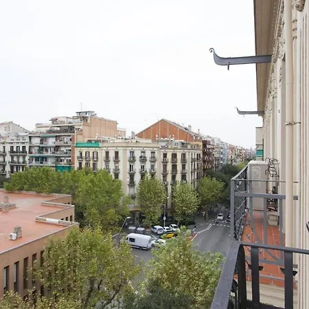 Bright & Spacious Family Flat In Apartment Barcelona
