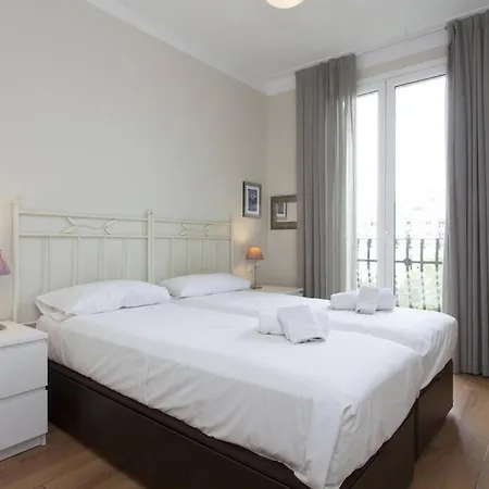 Apartment Bright & Spacious Family Flat In *
