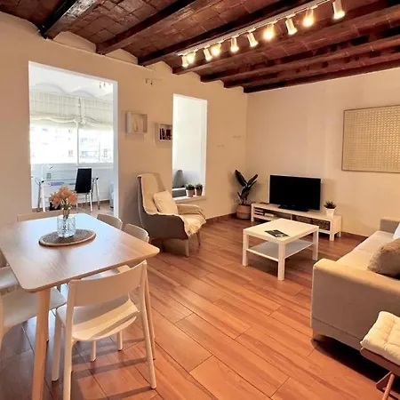 Bright & Spacious Family Flat In Apartment