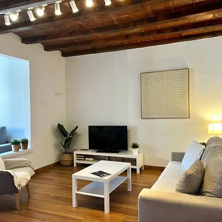 Apartment Bright & Spacious Family Flat In