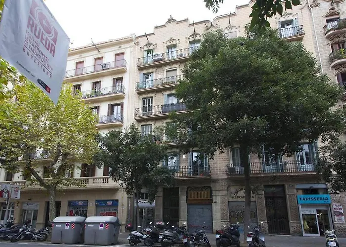 Bright & Spacious Family Flat In Appartement Barcelona