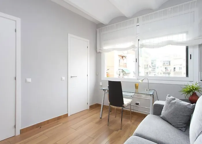 Bright & Spacious Family Flat In Barcelona