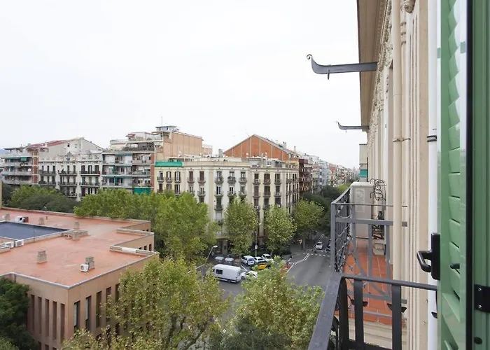Bright & Spacious Family Flat In Appartement Barcelona