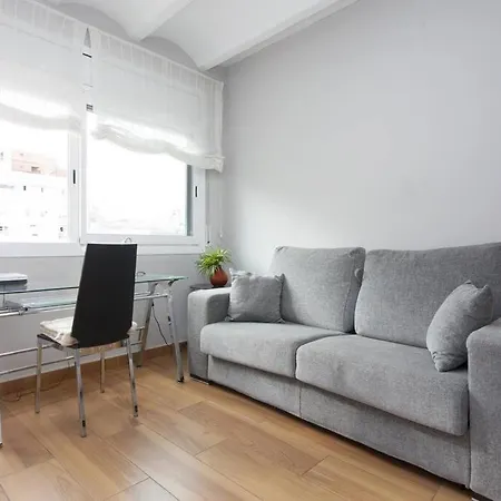 Daire Bright & Spacious Family Flat In Barselona